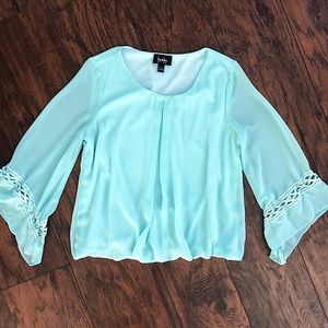 🚨 ALL TOPS $7 🚨